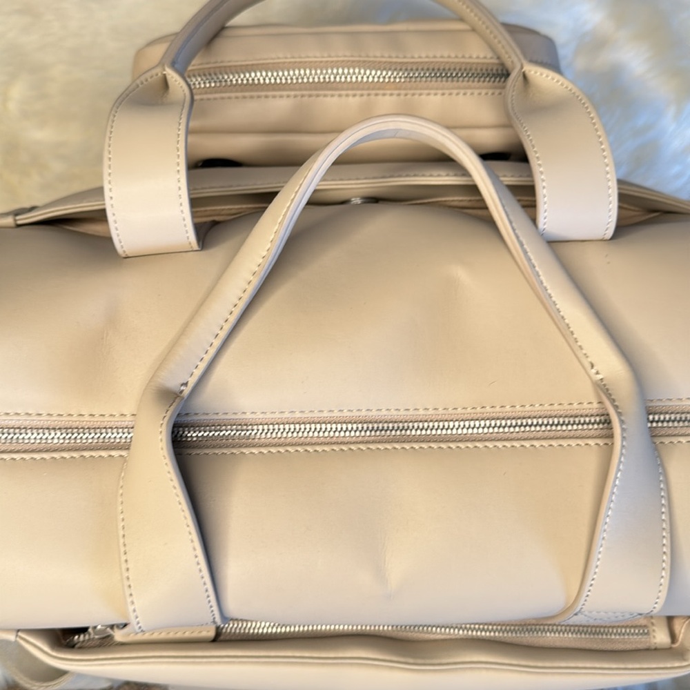 MONOS - Metro Duffle Bag - Ivory - Vegan Leather - Luggage - Great Condition - Picture 5 of 10